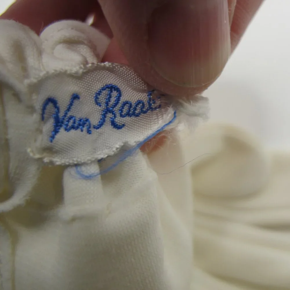 Van Raalte white ladies nylon gloves with flower detail at wrist
